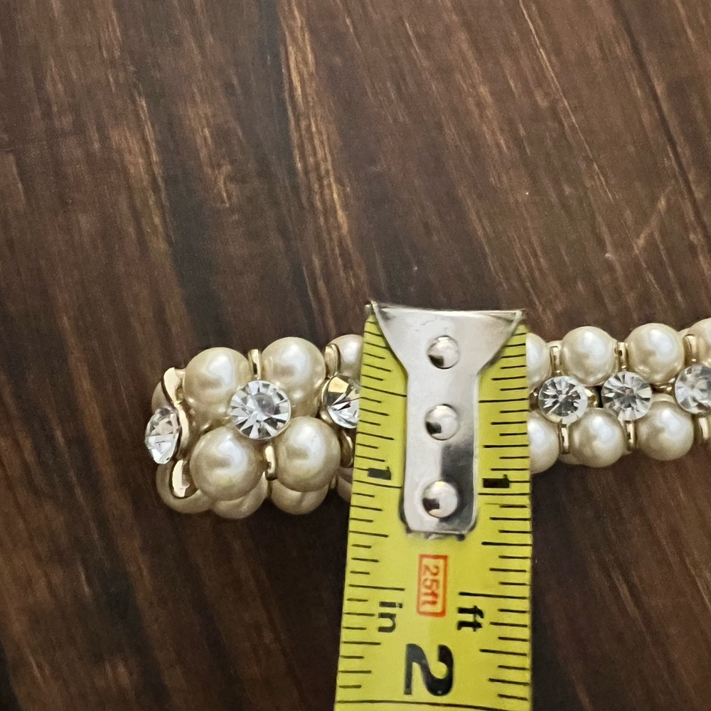 Small dog pearl stretchy collar. Absolutely adorable! - Picture 4 of 4